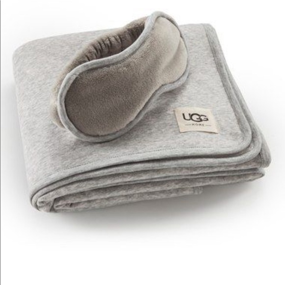 UGG Accessories - UGG Blanket Travel Set NIB ✈️🧳